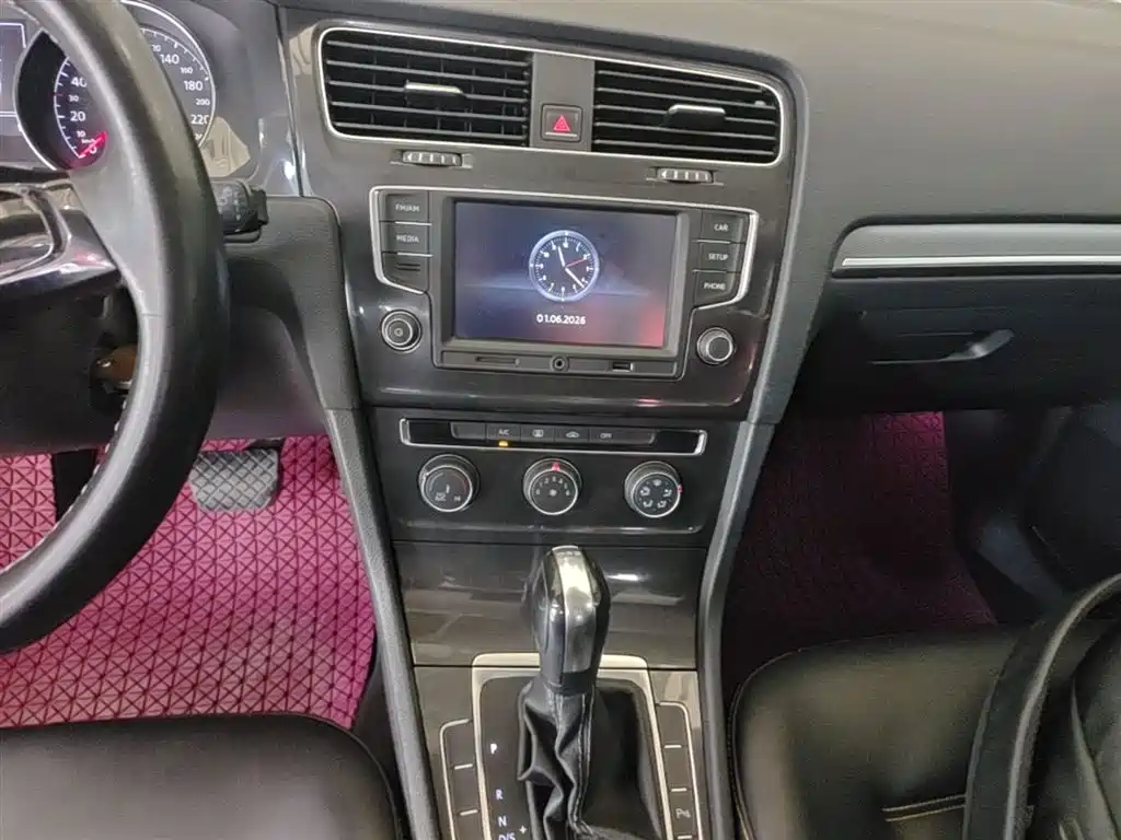 Volkswagen Golf 2017 230TSI Auto Comfort Millionth Anniversary Edition фото 13