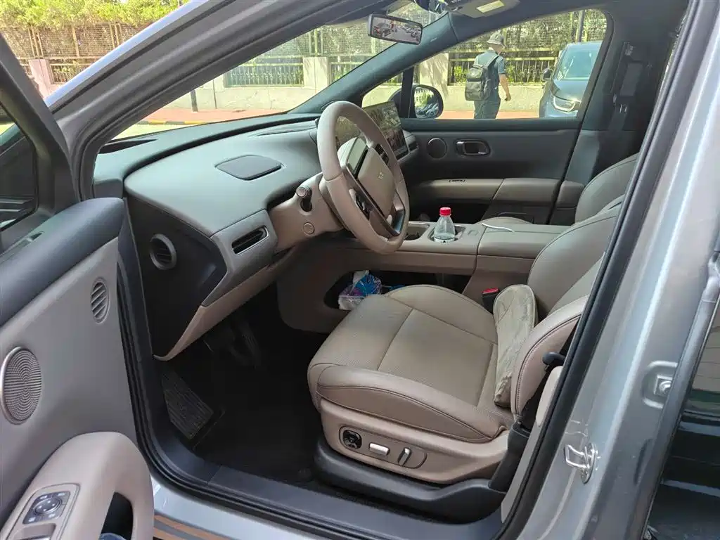 Li Auto i6 2025 2025 4WD Base Model