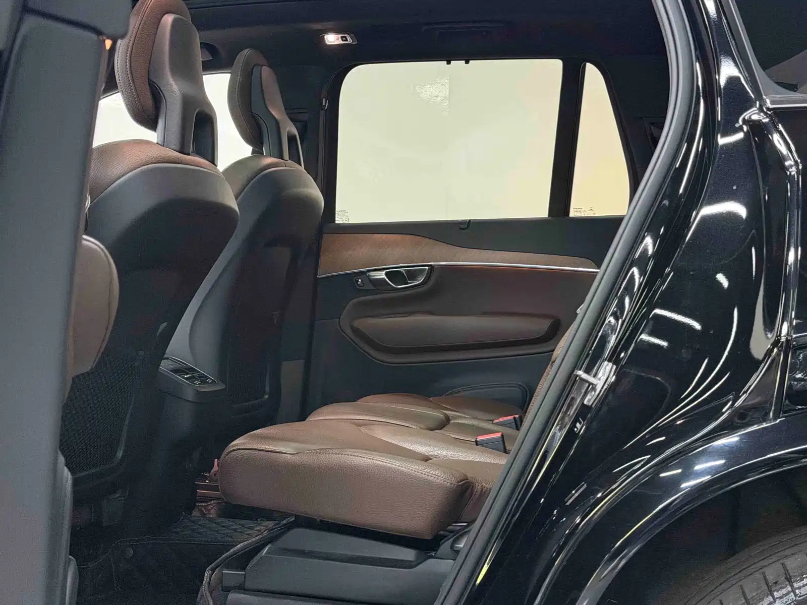 Фото 9 - Volvo XC90
