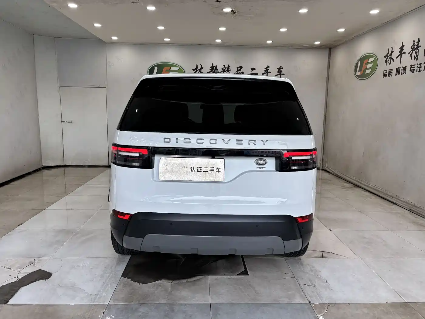 Land Rover Discovery 2017 3.0 SC V6 SE фото 6