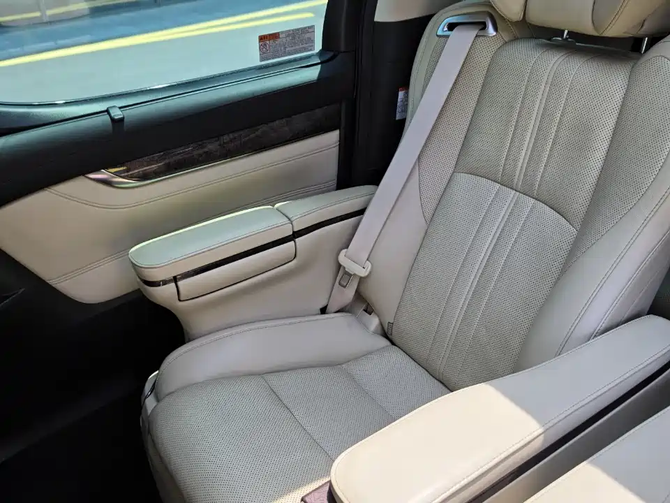 Toyota Alphard 2020 Hybrid 2.5L Gold Special Edition фото 5