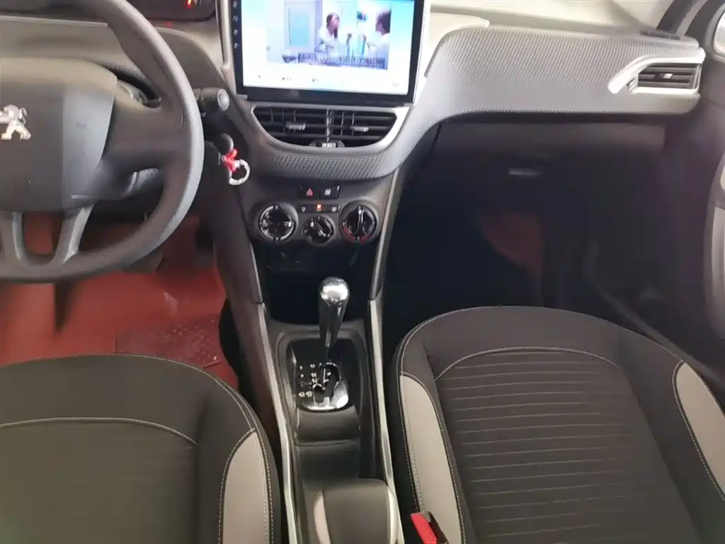 Peugeot 2008 2018 1.6L Automatic Trend Edition фото 14