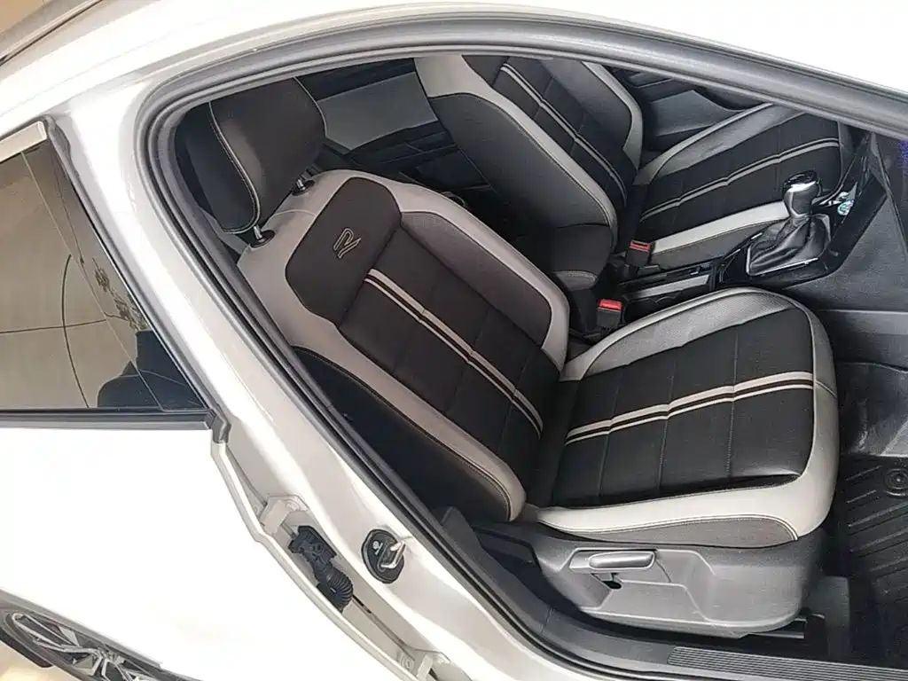 Volkswagen T-ROC 2024 2023 300TSI DSG 2WD Dawn Edition