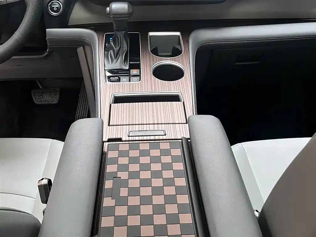 Toyota Granvia 2024 2.5L Hybrid Comfort фото 15