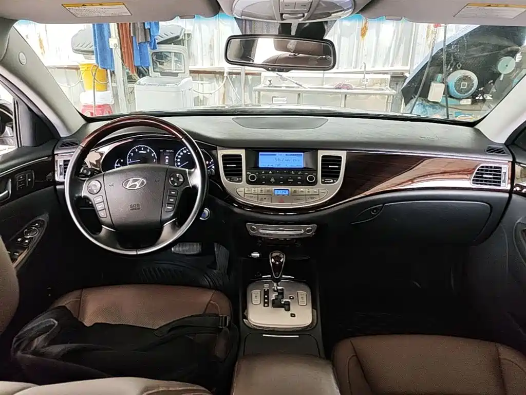 Hyundai Genesis 2012 3.0L GDI Luxury фото 10