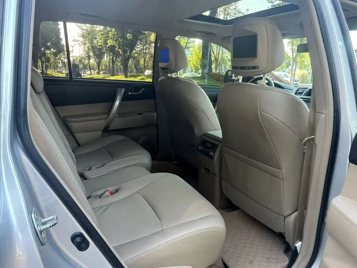 Toyota Highlander 2012 2.7L 2WD 7-Seater Luxury Edition фото 9