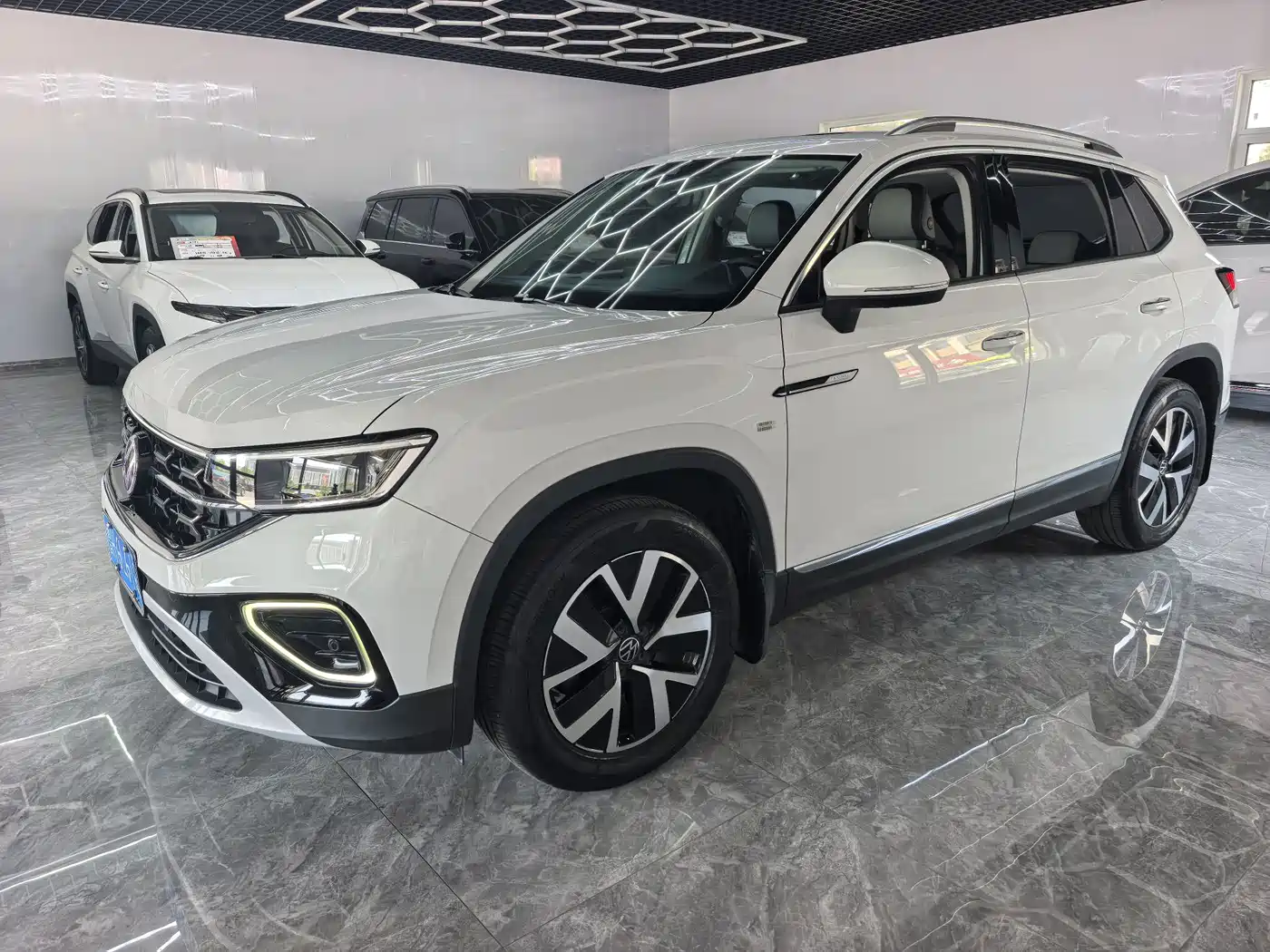 Volkswagen Tayron 2023 280TSI 2WD Luxury Plus Advanced Edition фото 3