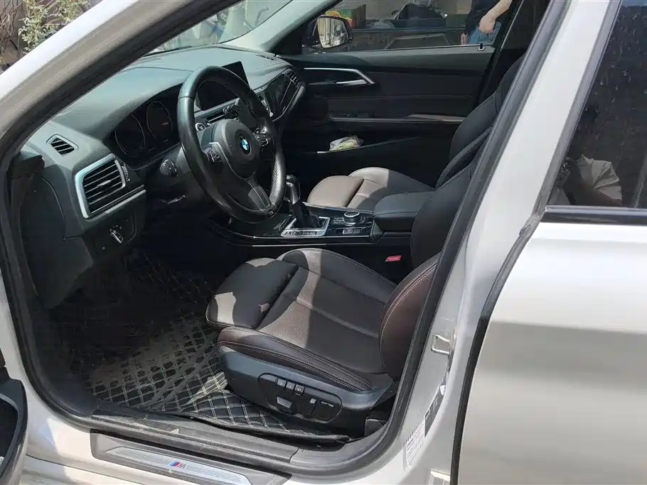 BMW 1 Series 2019 118i M Sport Package фото 9