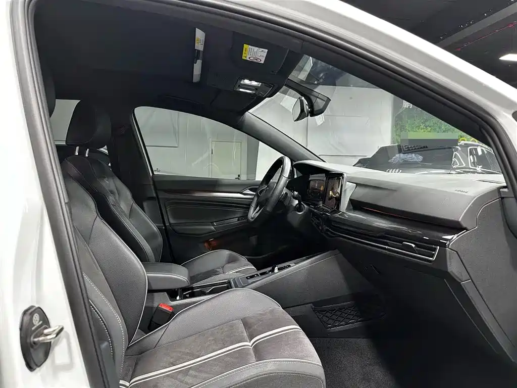 Volkswagen Golf 2023 Facelift 280TSI DSG R-Line Lite фото 12