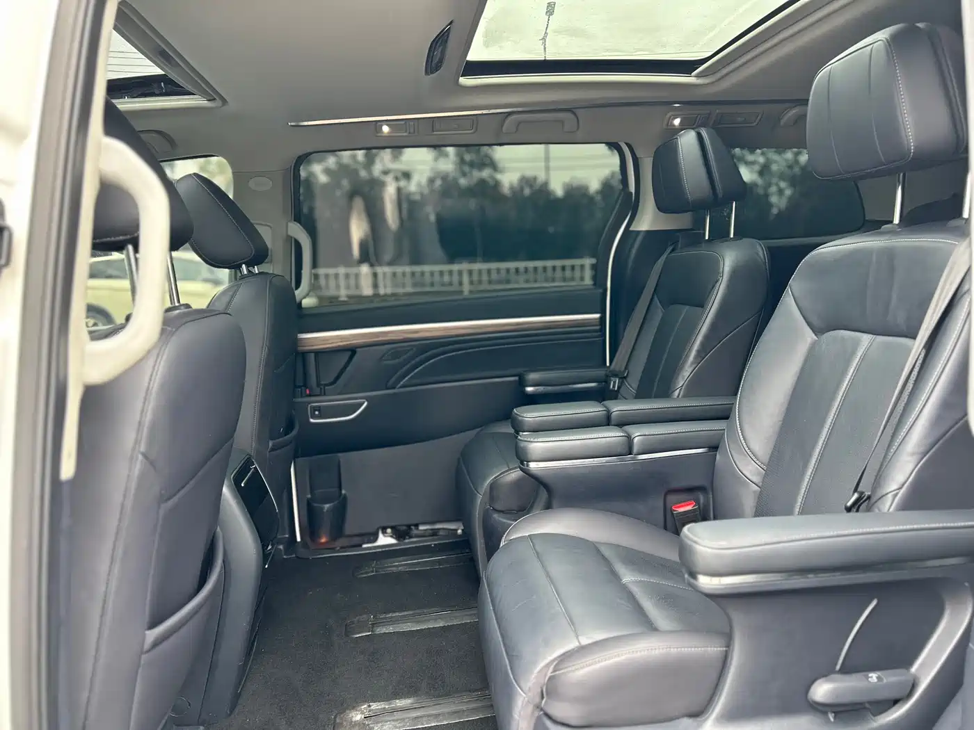 GAC Trumpchi Trumpchi M8 2021 Leading Show Series 390T Prestige Edition фото 15