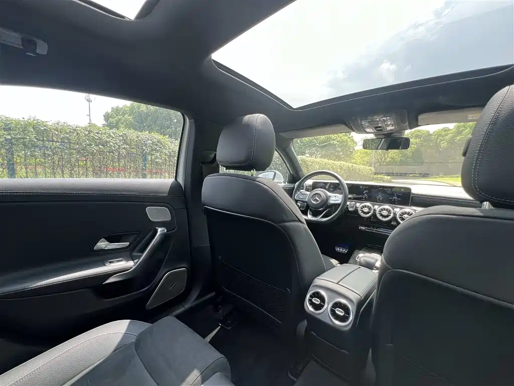 Mercedes-Benz A-Class 2020 A 200 L Sport Sedan фото 17