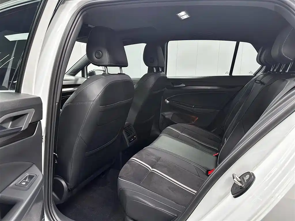 Volkswagen Golf 2023 Facelift 280TSI DSG R-Line Lite фото 15