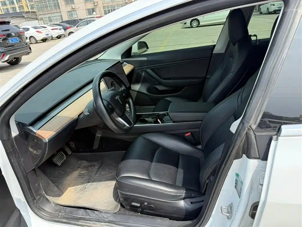 TESLA MODEL 3 (IMPORTED)