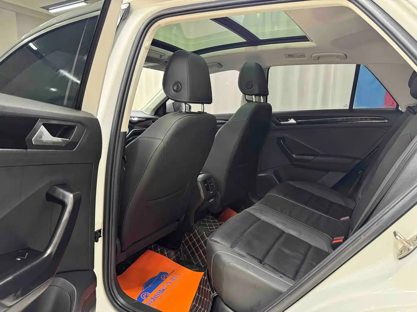 Volkswagen T-ROC 2022 280TSI DSG 2WD Comfort PLUS фото 8