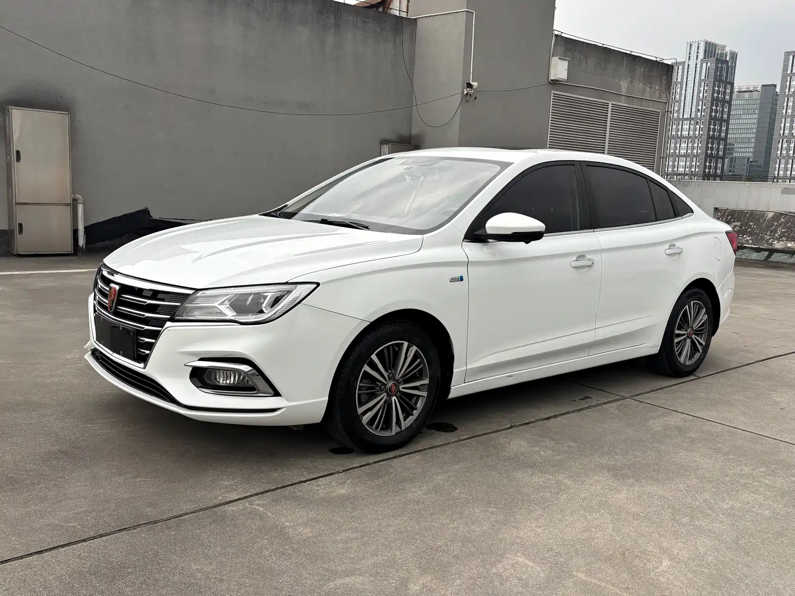 Фото 1 - Roewe i5