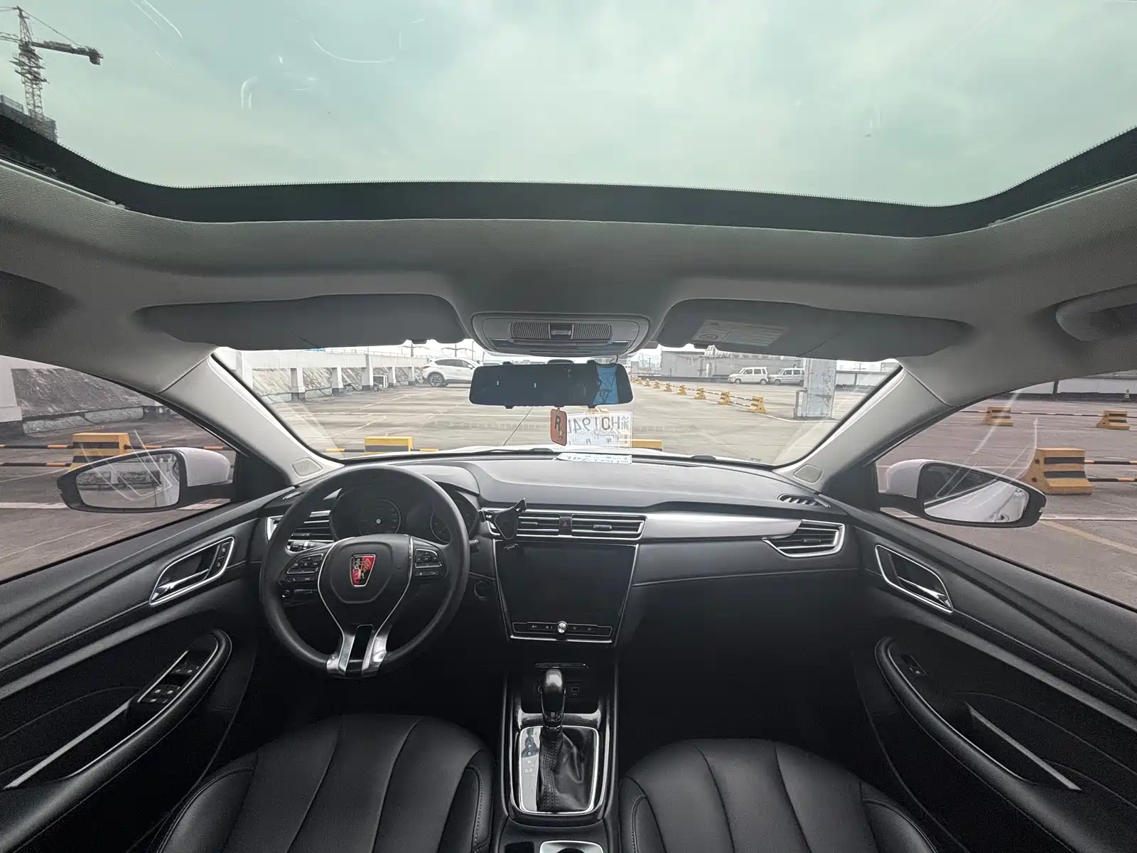 Фото 5 - Roewe i5