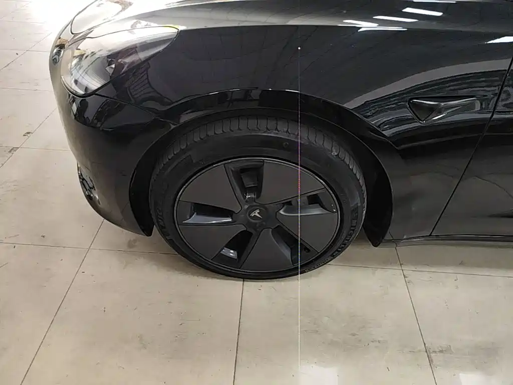 Фото 23 - Tesla Model 3