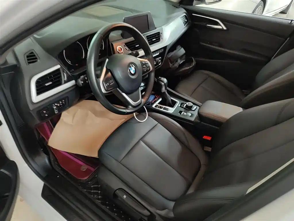 BMW 1 Series 2018 118i Fashion Edition фото 15