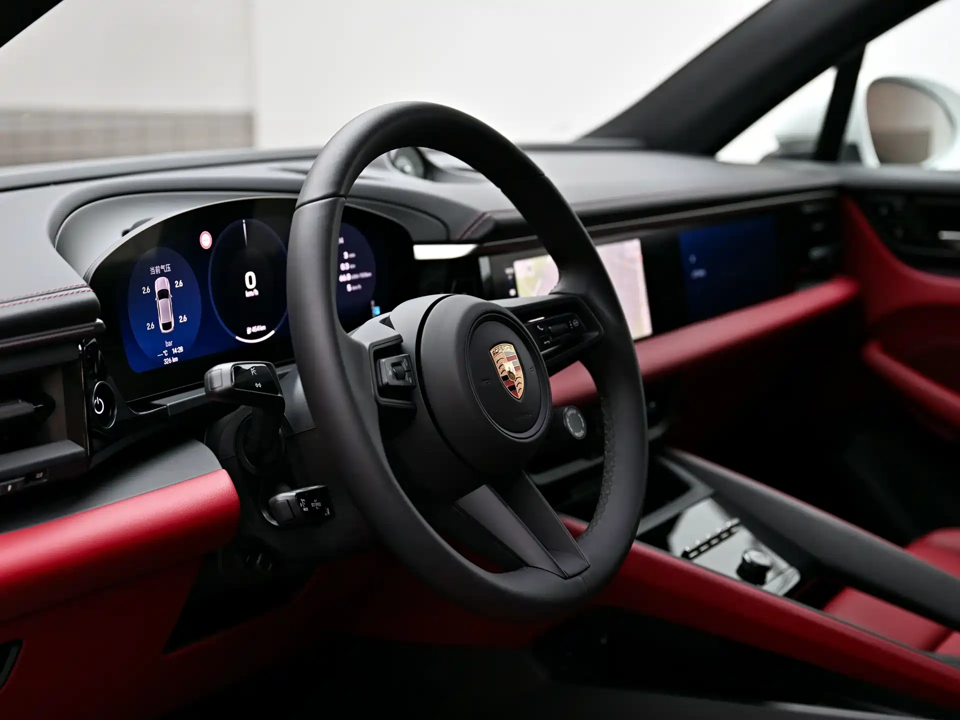 Фото 8 - Porsche Macan EV