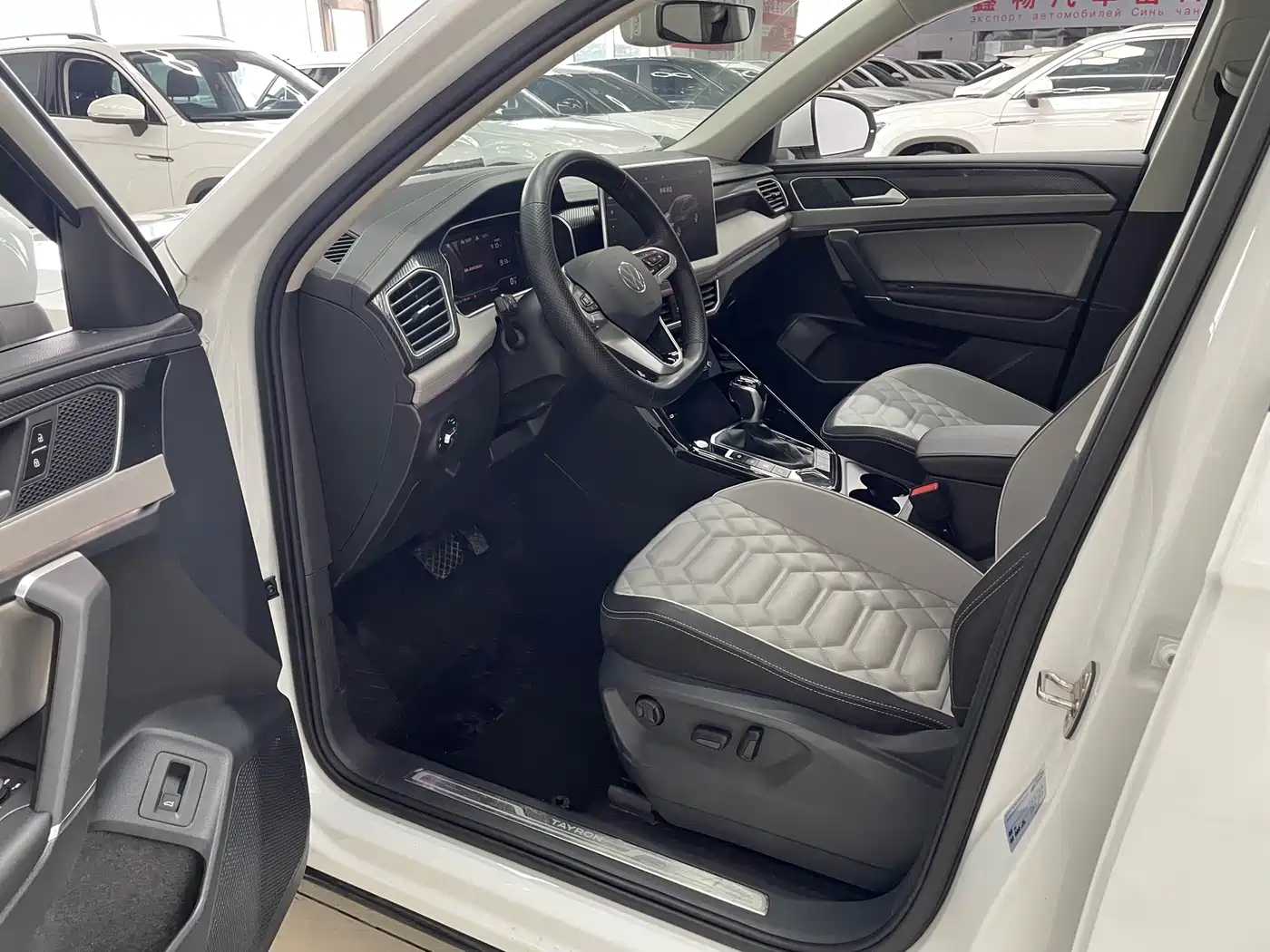 Volkswagen Tayron 2023 280TSI 2WD Luxury Plus Advanced Edition фото 8