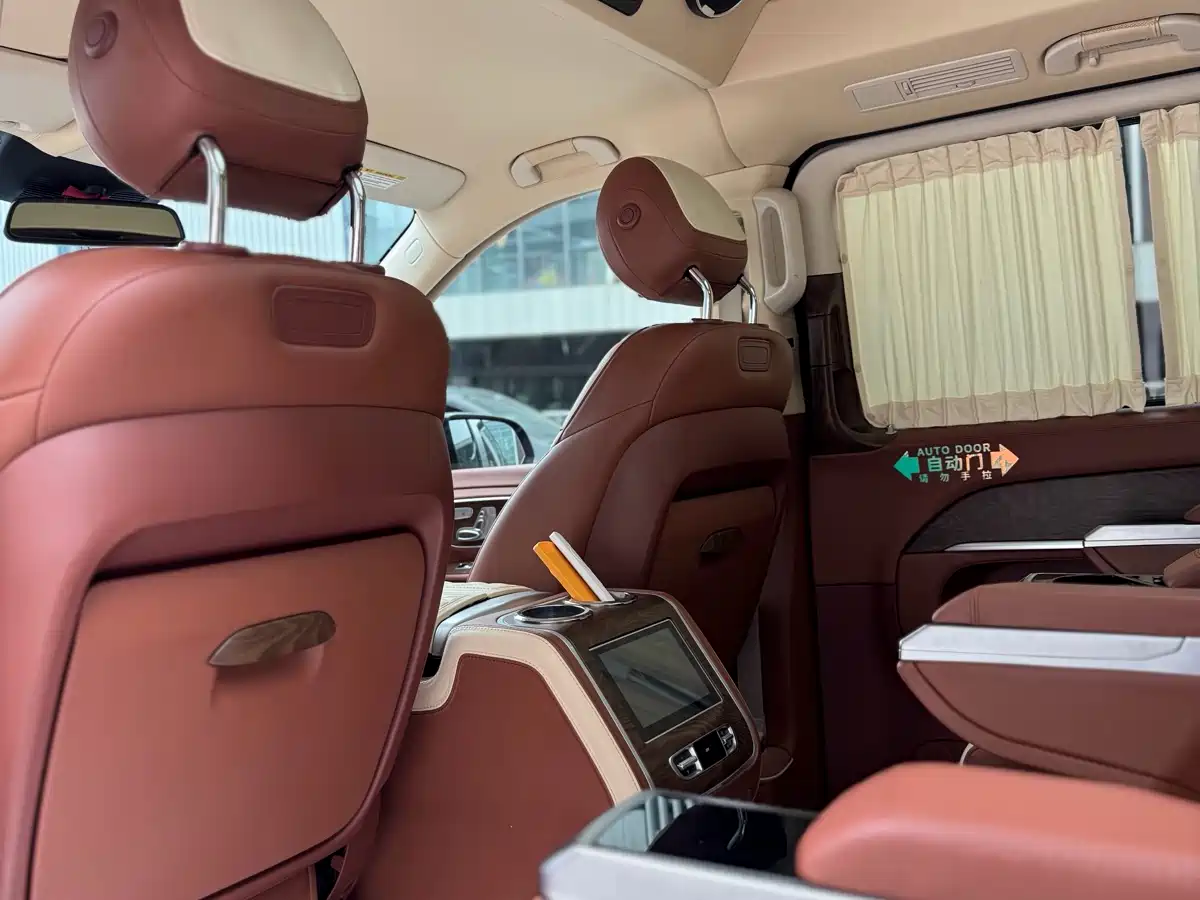 Mercedes-Benz V-Class 2022 V 260 L Long Wheelbase Luxury Edition фото 12