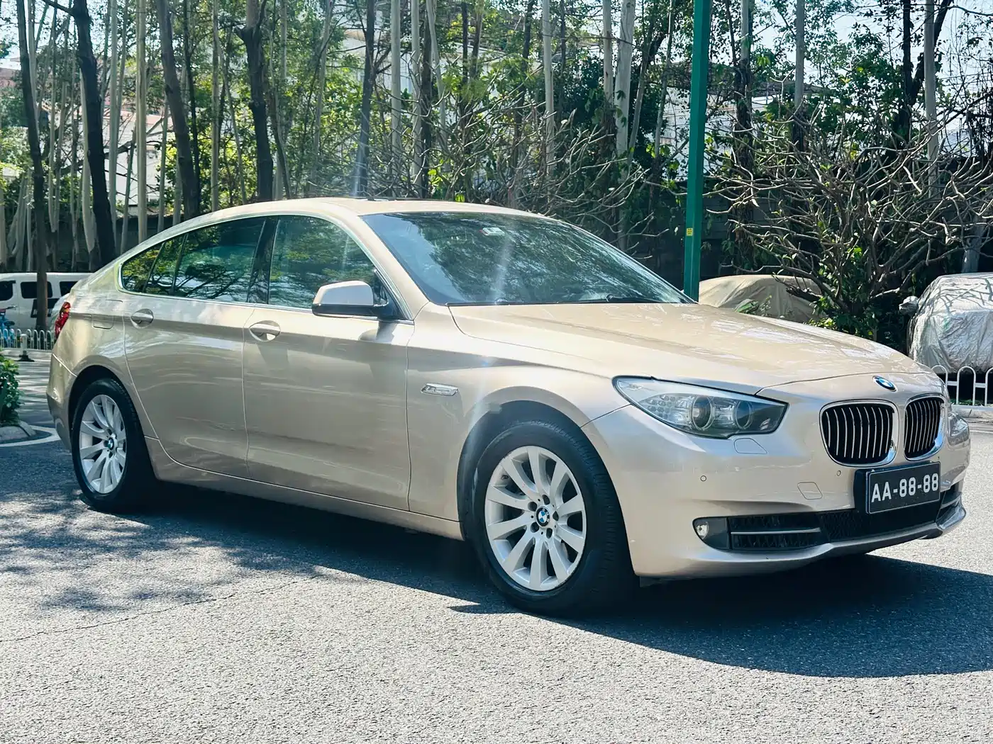 BMW 5 Series GT 2010 535i Leading Model фото 3