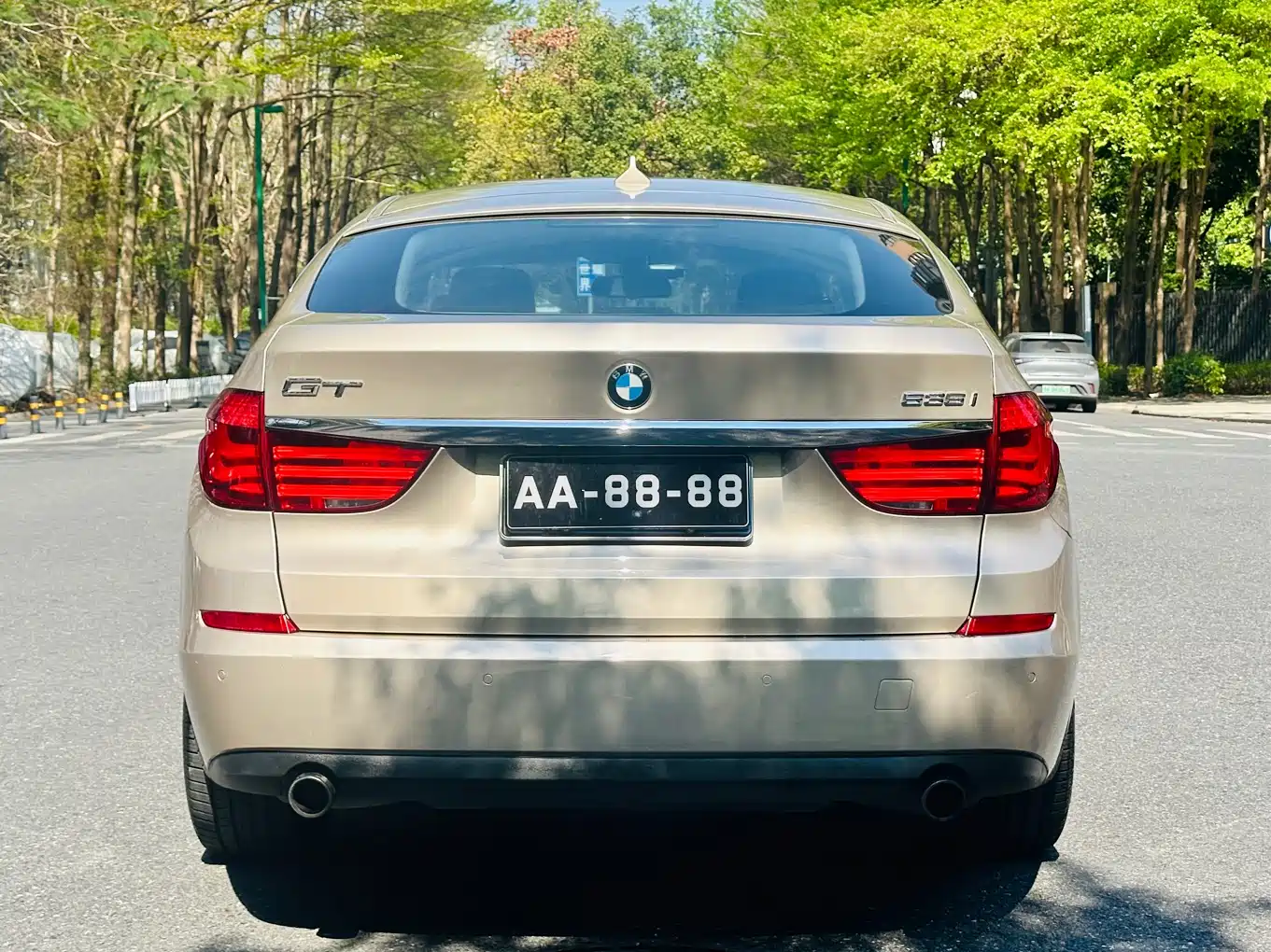 BMW 5 Series GT 2010 535i Leading Model фото 5