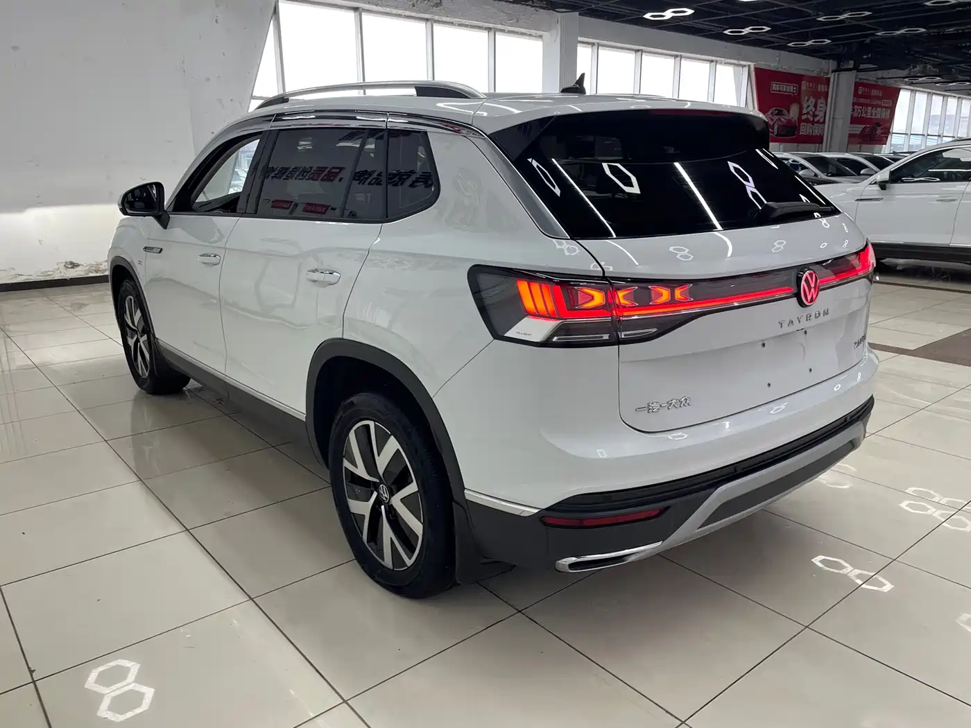 Volkswagen Tayron 2023 280TSI 2WD Luxury Plus Advanced Edition фото 7