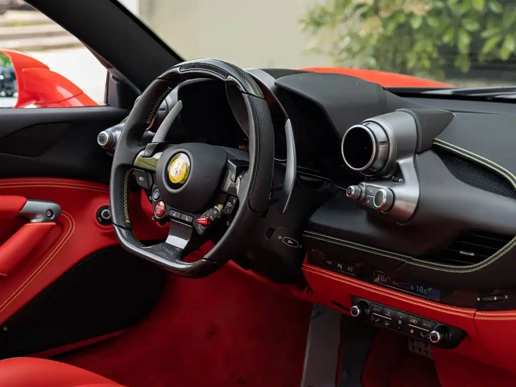 FERRARI F8