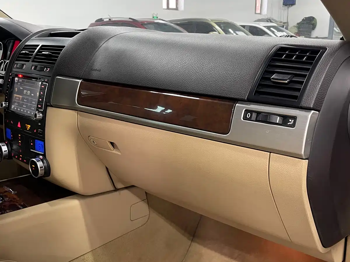 Volkswagen Touareg 2007 3.6L Standard Configuration фото 16