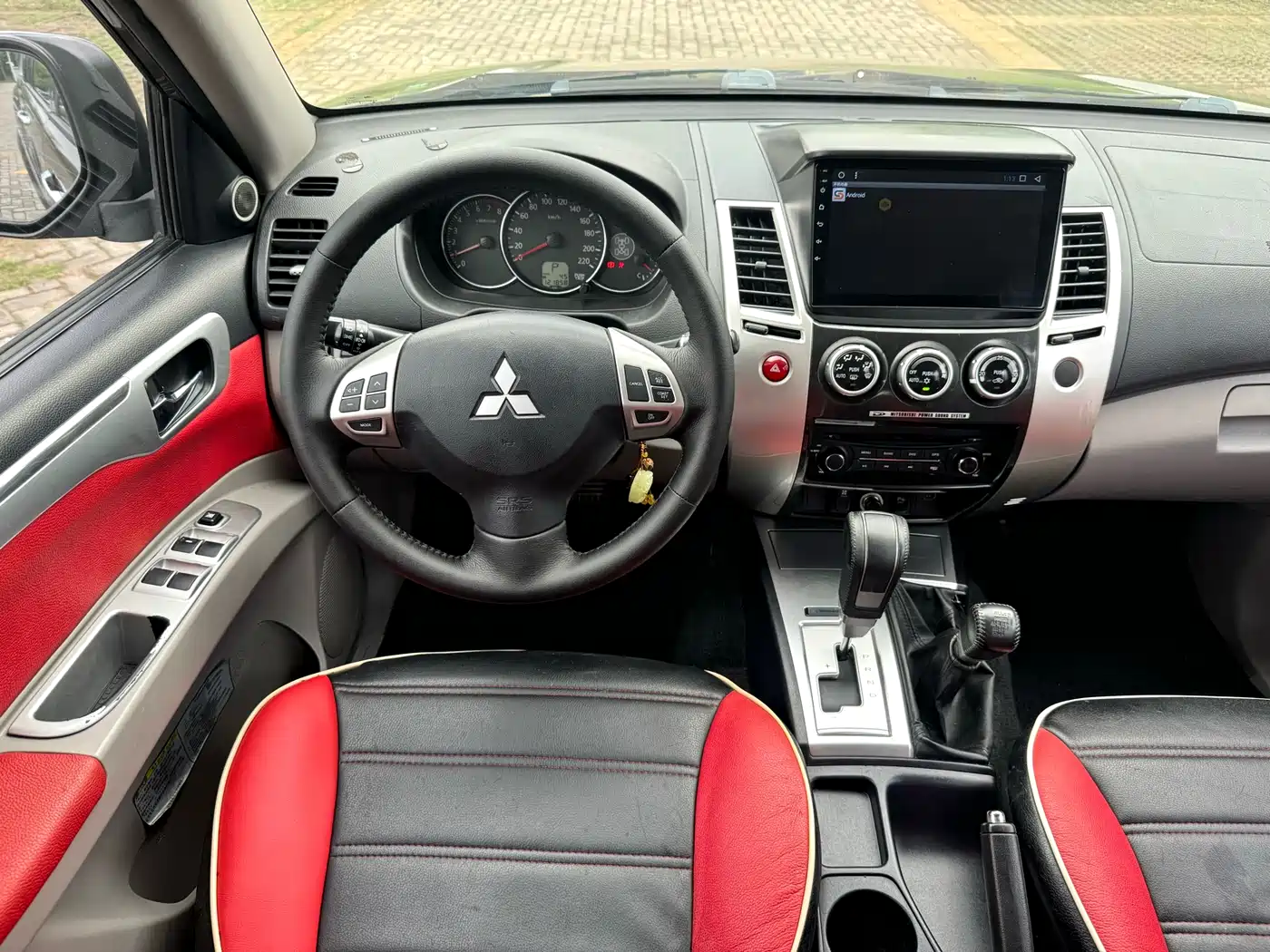 Mitsubishi Pajero Sport 2013 3.0L AWD Executive фото 5