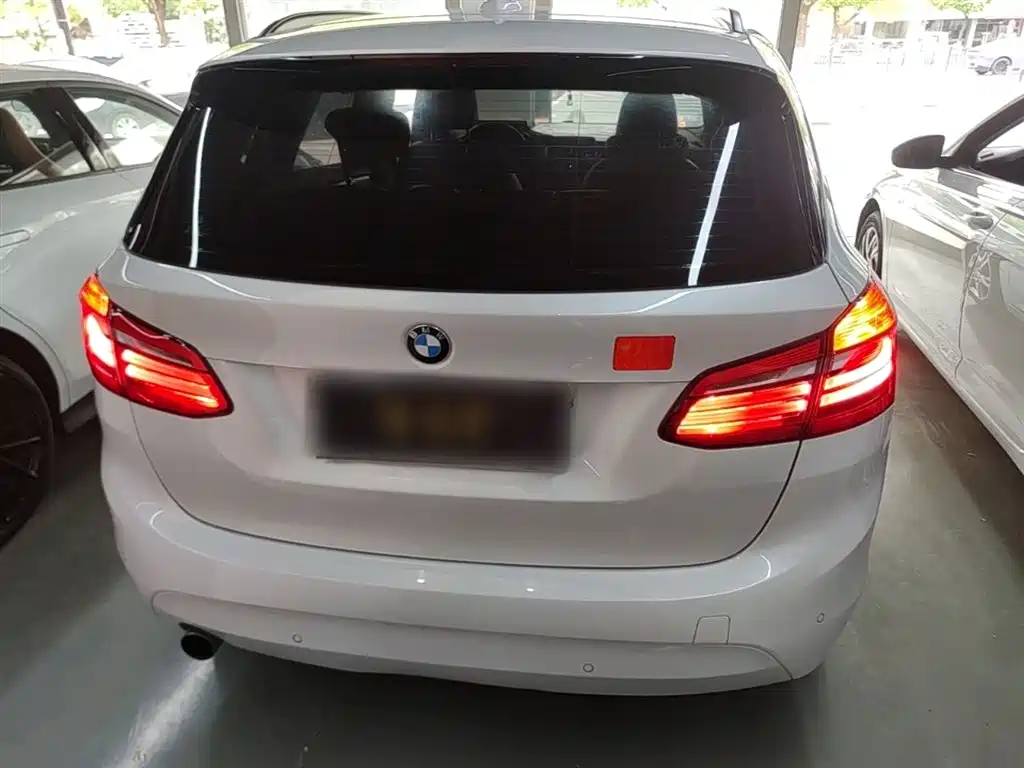 BMW 2 Series Touring 2016 218i Leading фото 6