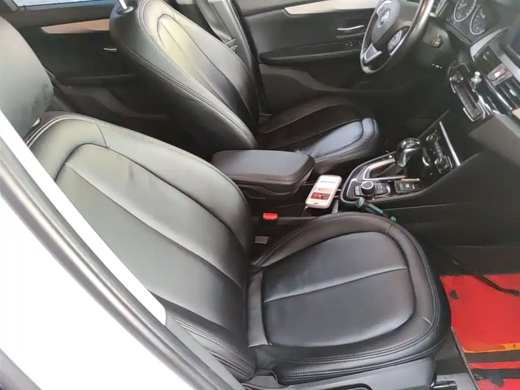 BMW 2 Series Touring 2016 218i Leading фото 25