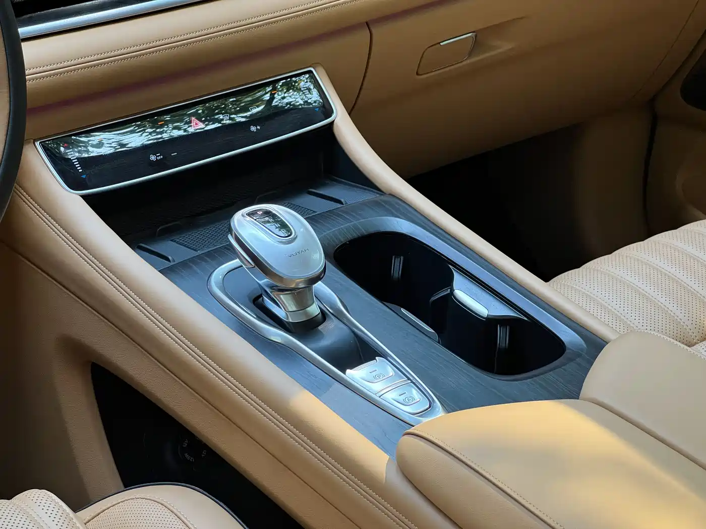 Voyah Auto Voyah Dreamer 2024 PHEV Extended Range Flagship Edition фото 15