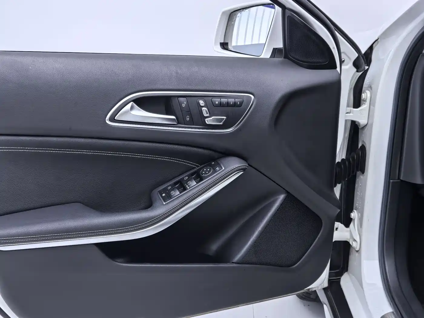 Mercedes-Benz GLA 2017 GLA 200 Dynamic фото 16