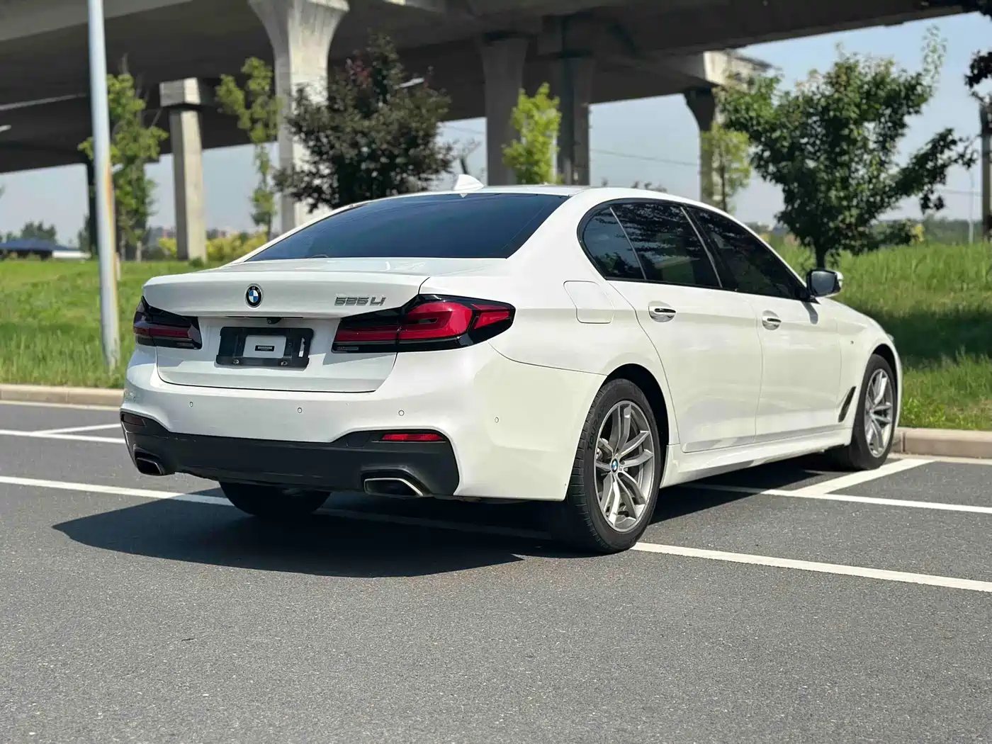 BMW 5 Series 2018 525Li M Sport Package фото 9