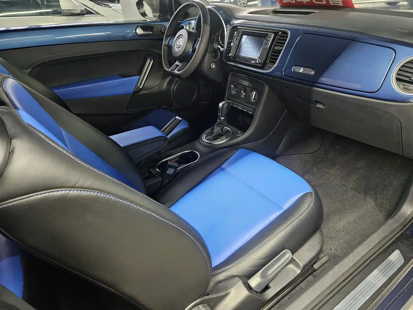 Volkswagen Beetle 2016 Model 180TSI Club Edition фото 6