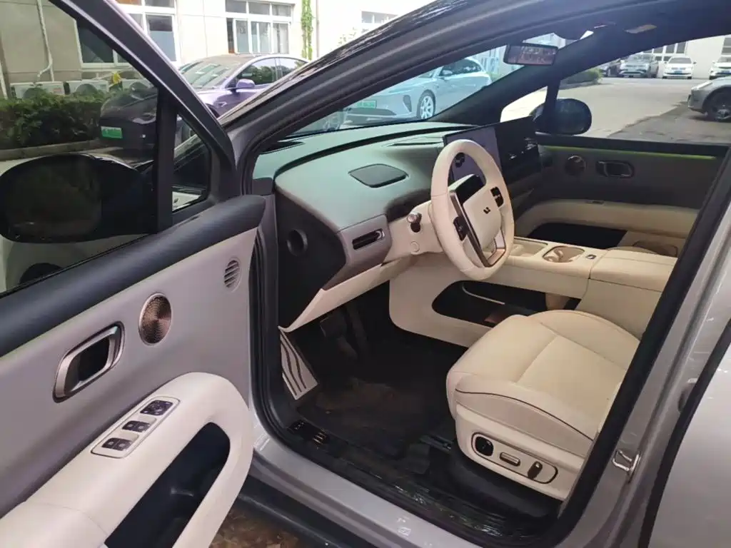 Li Auto i6 2025 2025 2WD Base Model