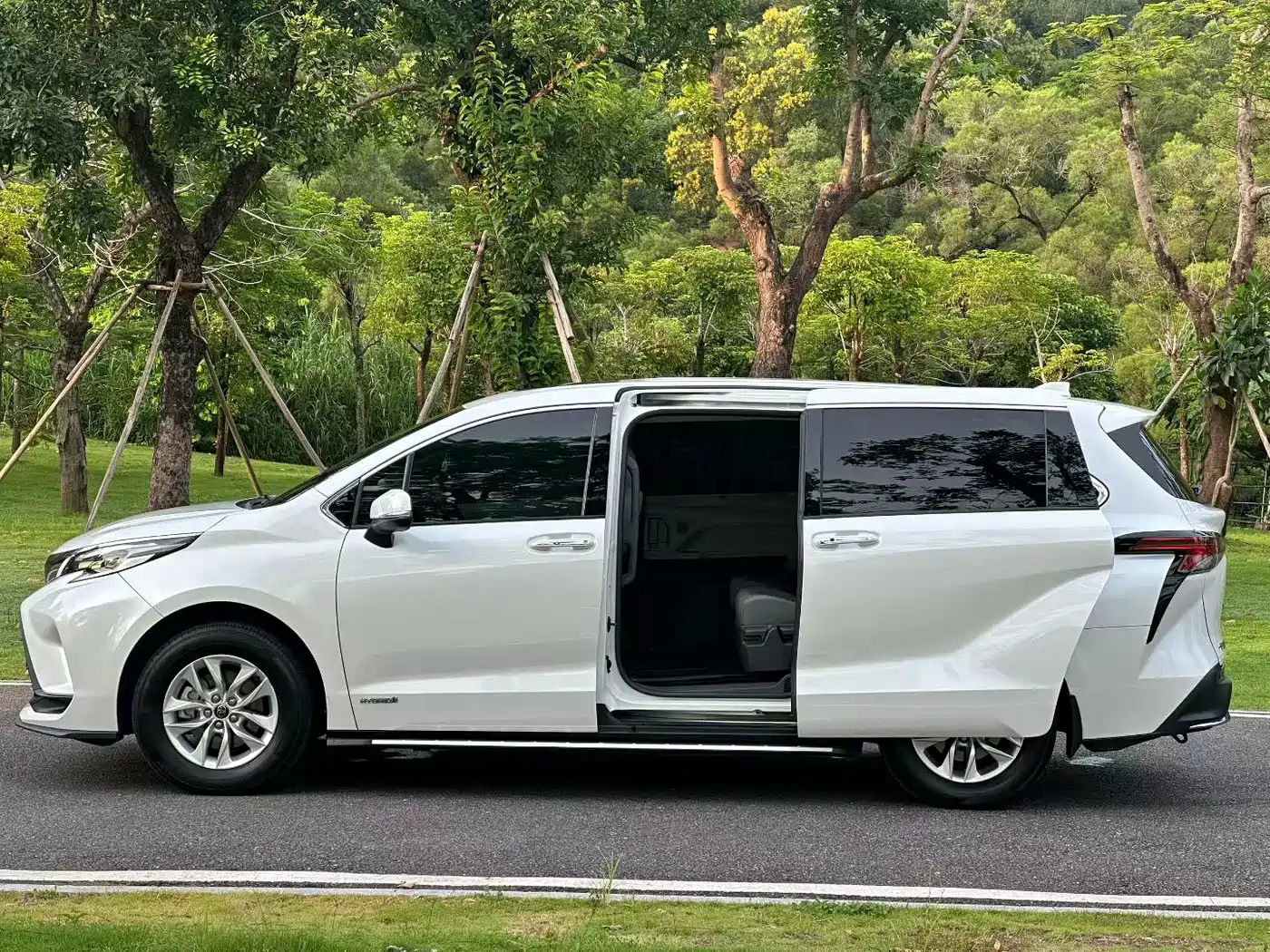 Toyota Granvia 2023 2023 2.5L Hybrid Comfort Edition