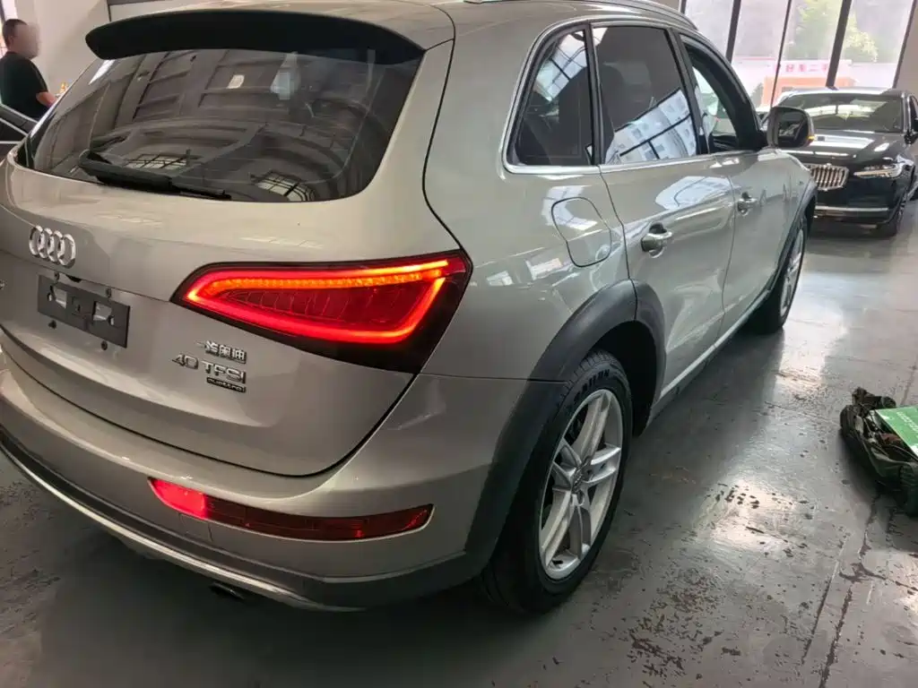 Audi Q5 2018 2017 Plus 40 TFSI Technology