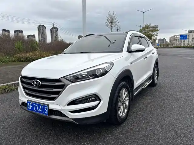 HYUNDAI TUCSON