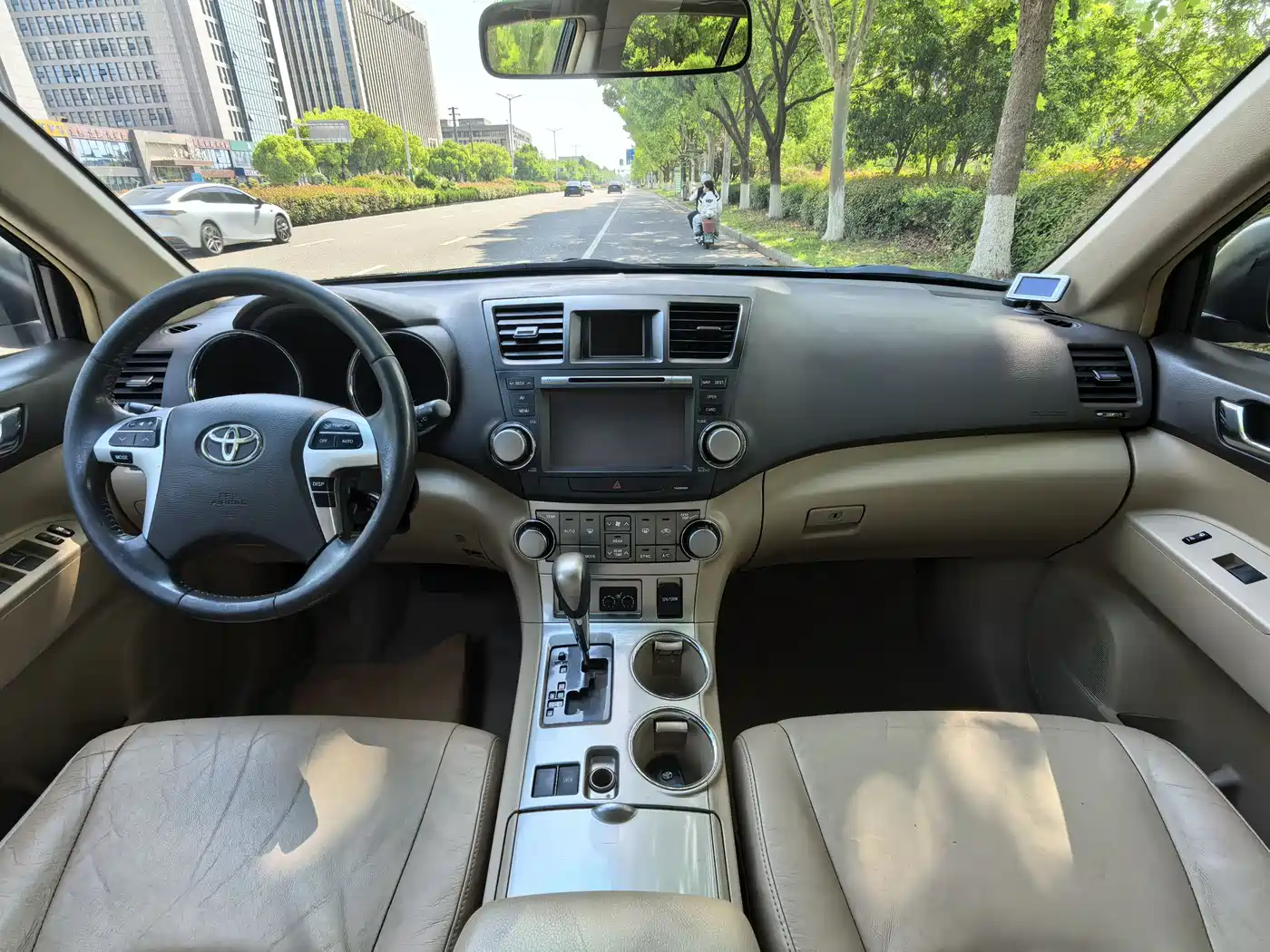 Toyota Highlander 2012 2.7L 2WD 7-Seater Luxury Edition фото 11