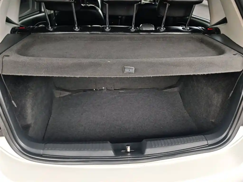 Volkswagen Polo 2016 1.4L Automatic Trend фото 19