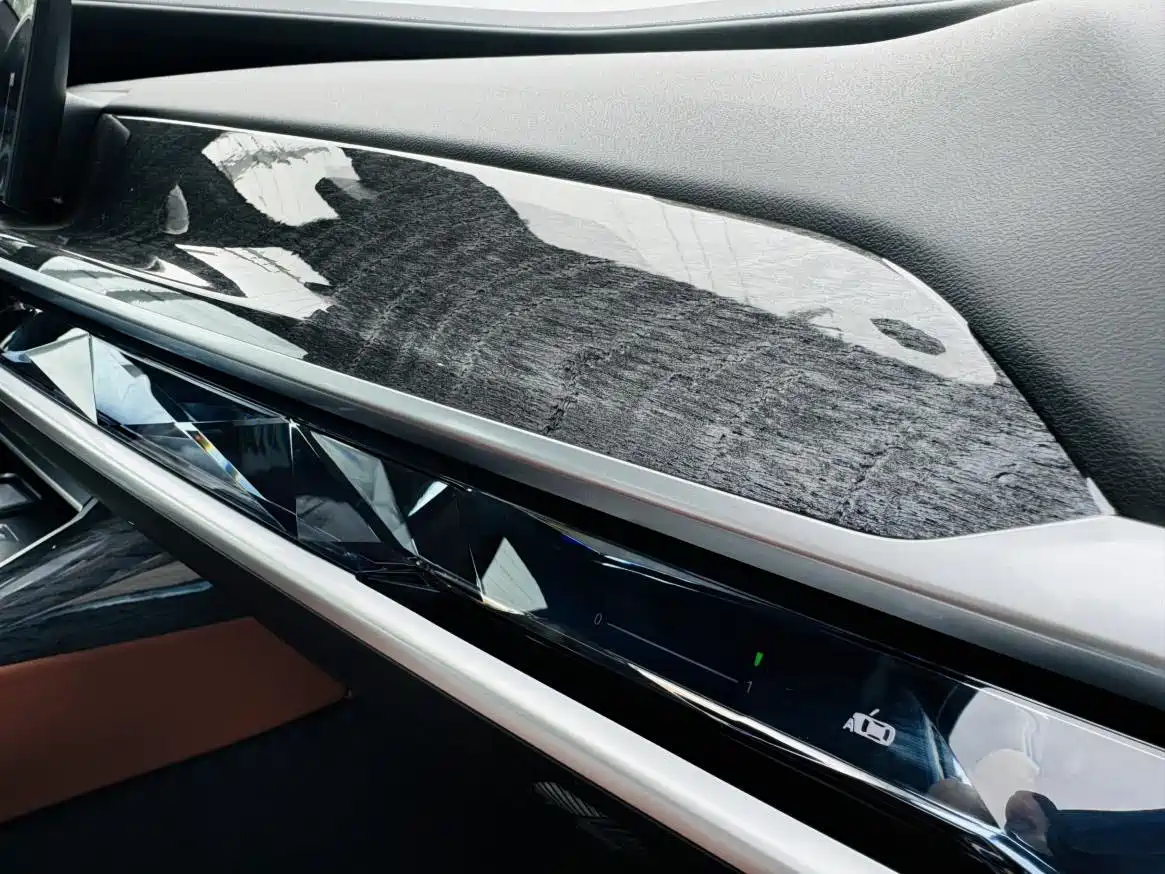 BMW 7 Series 2023 740Li Exclusive M Sport Package фото 21