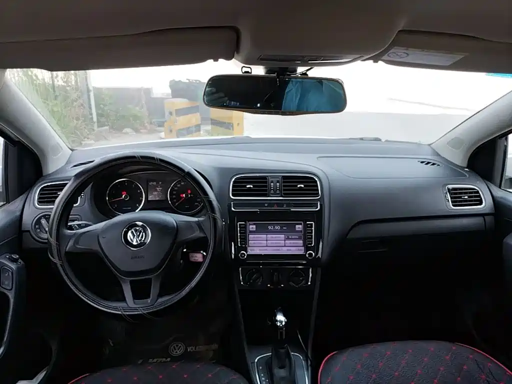 Volkswagen Polo 2014 1.4L Automatic Comfort Edition фото 10