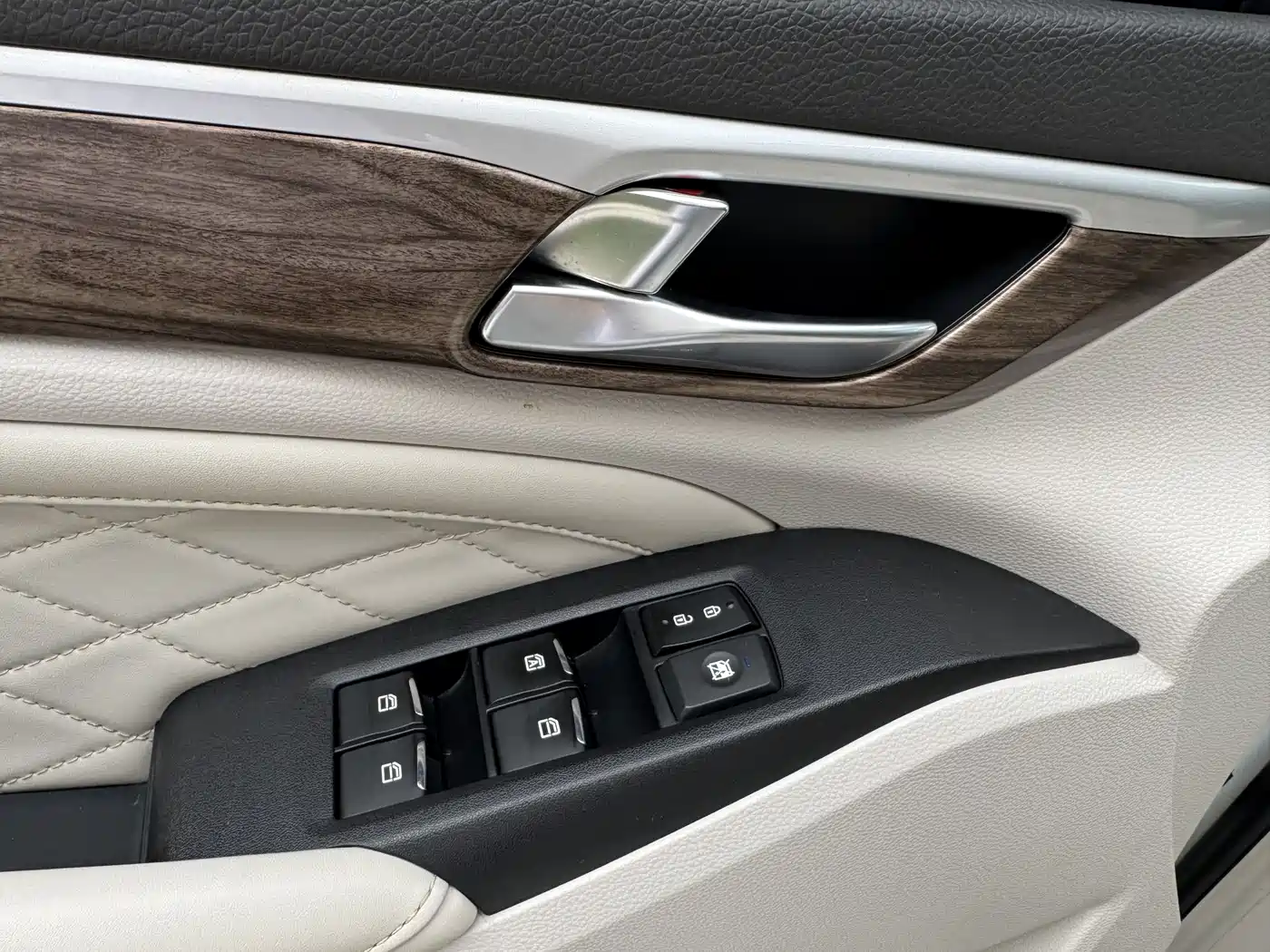 GAC Trumpchi Trumpchi M8 2018 320T Flagship Edition фото 20