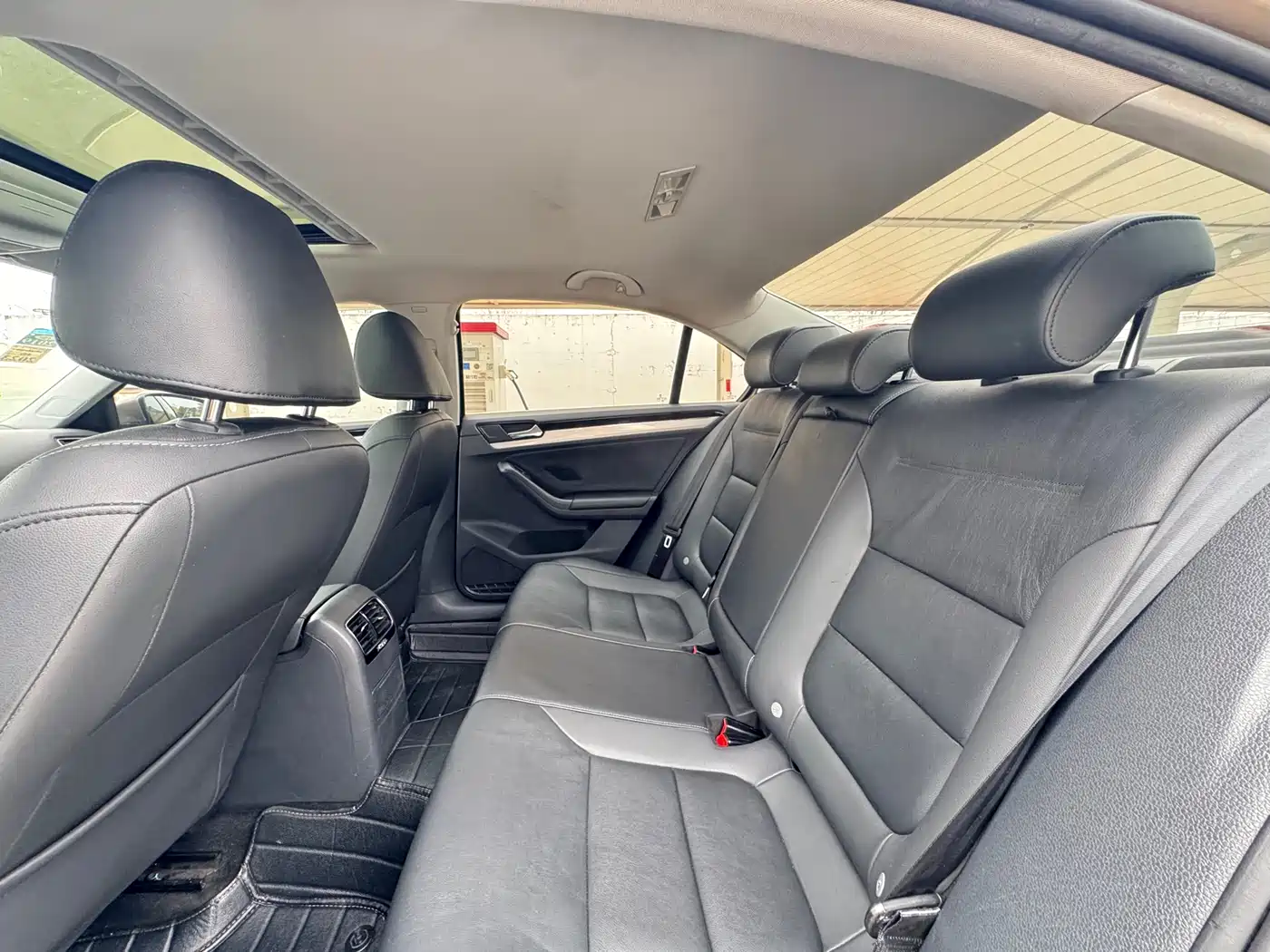 Volkswagen Sagitar 2015 1.6L Automatic Comfort фото 11