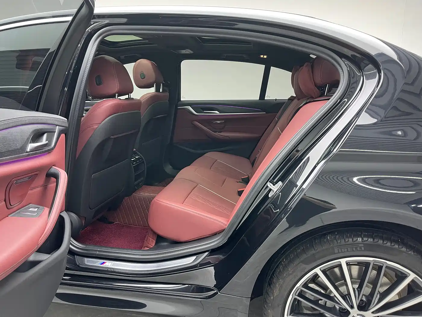 BMW 5 Series 2023 530Li Leading M Sport Package фото 17