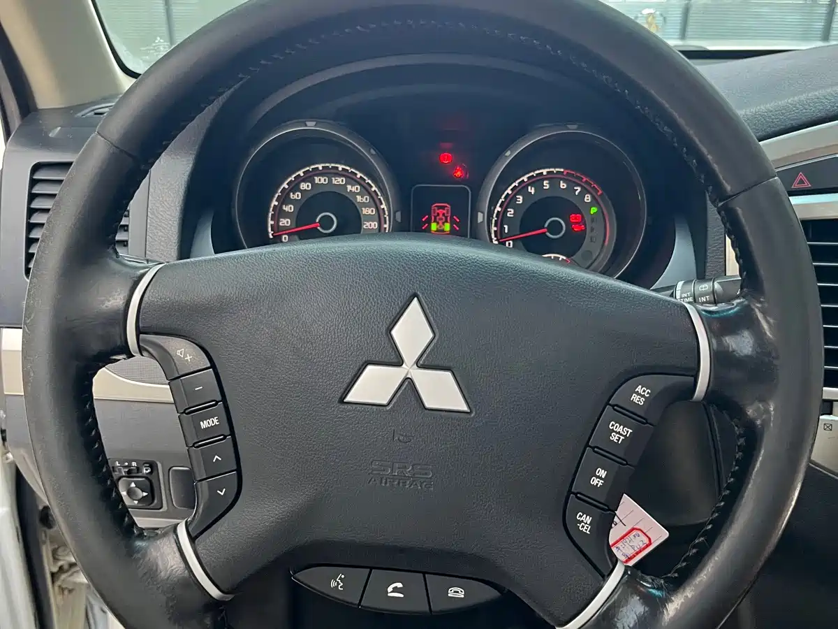 Mitsubishi Pajero (Import) 2018 3.0L Automatic Comfort Version фото 13