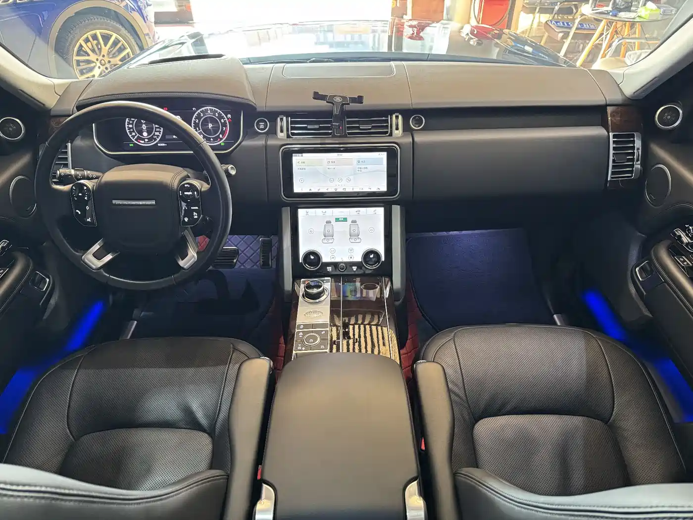 Land Rover Range Rover 2020 3.0 L6 Heritage Extended Edition фото 4